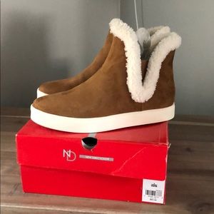New in Box Women’s Size 6 boots